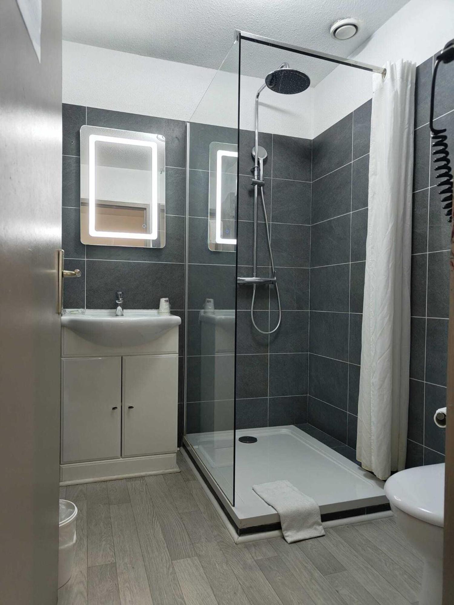 Hotel Les Alizes Puget-Théniers Pokoj fotografie